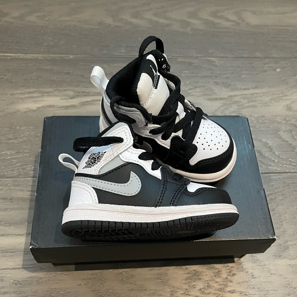 Jordan 1 Mid sneakers